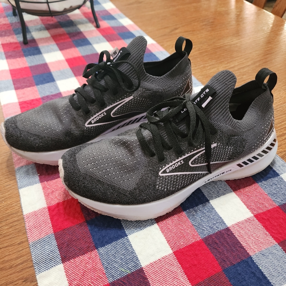 Brooks - Picture 3 of 4